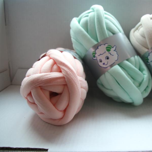 0.05NM 100%Polyester chunky thick yarn